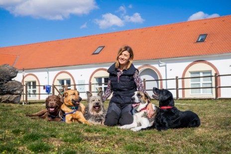 Galina mit ihren Hunden